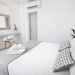 Sensia Luxury With Hot Tub דירה
