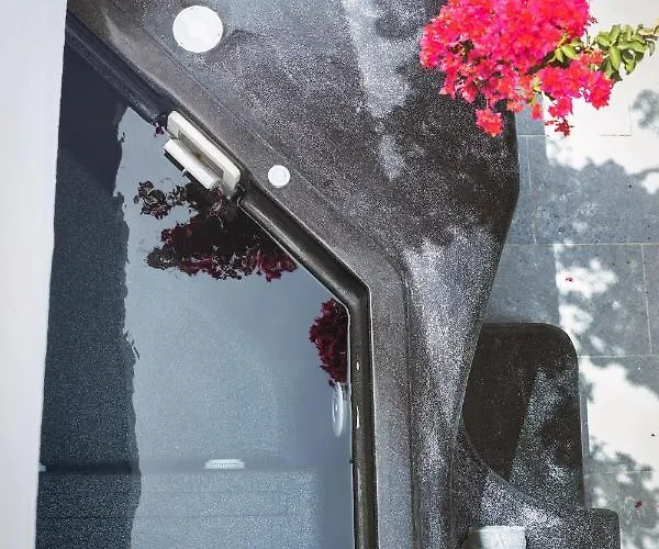 Sensia Luxury With Hot Tub Oia